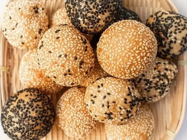 Bánh cam nhân mè đen