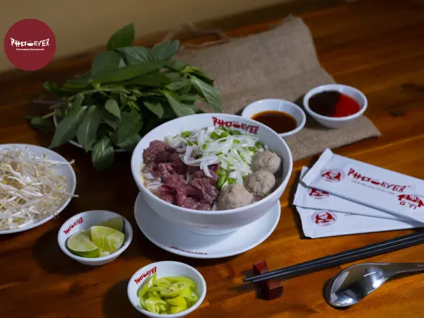 Phở tái, bò viên